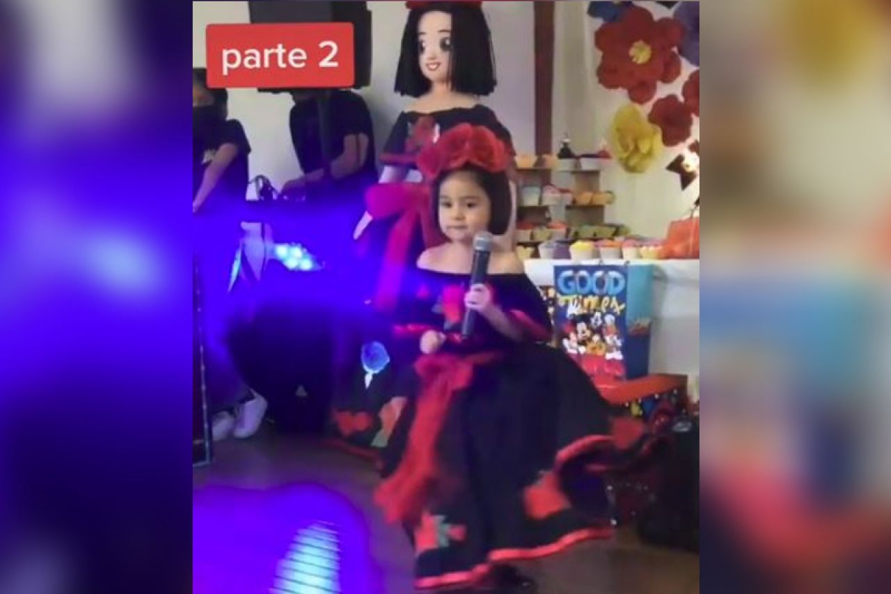 Video: Niña celebra con fiesta temática de Ángela Aguilar