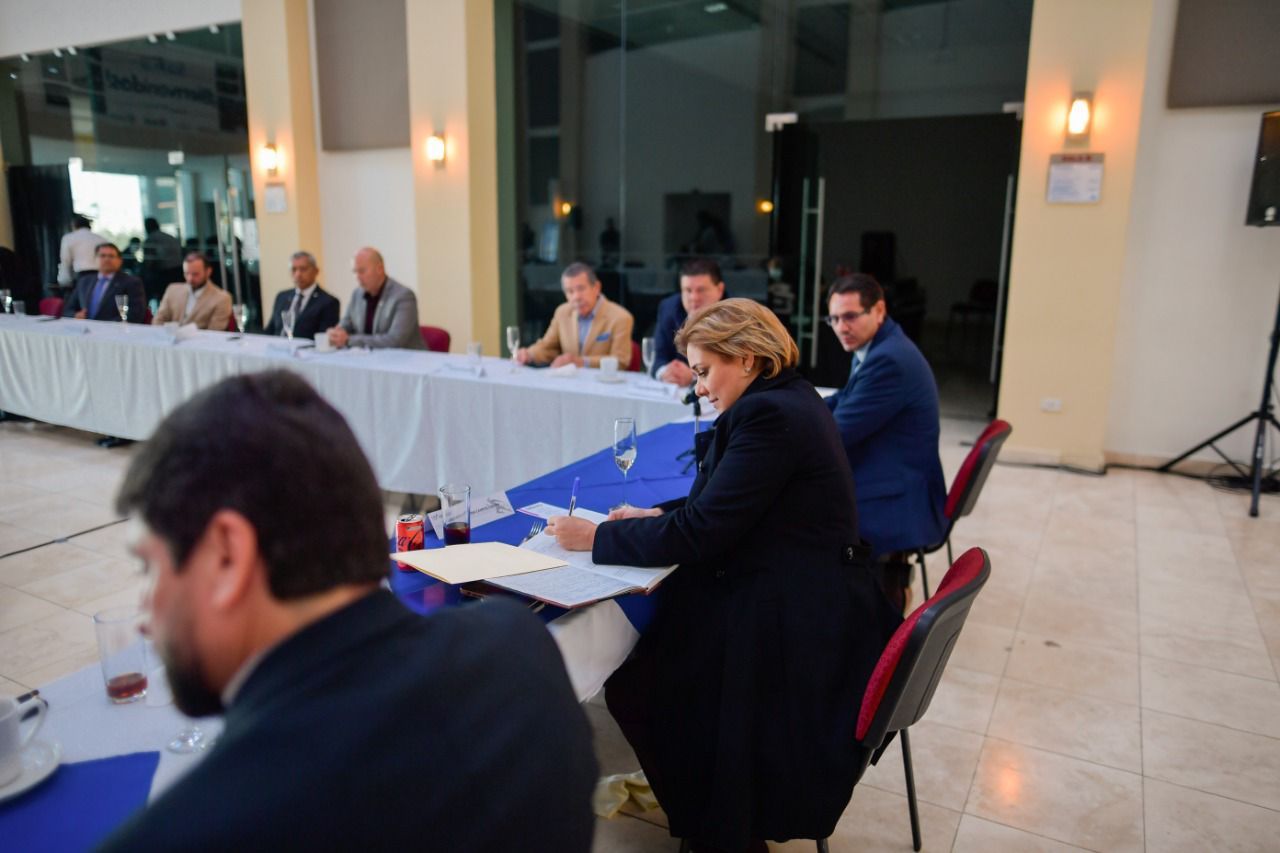 Presenta Maru al consejo de Canaco acciones para el Paquete Económico