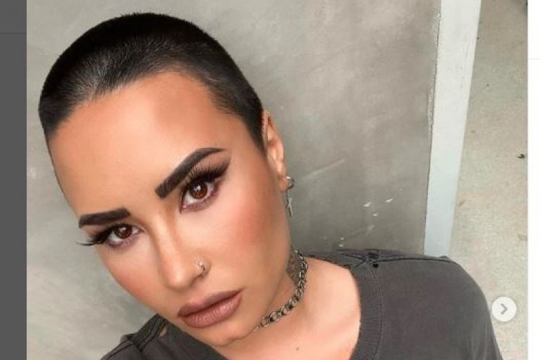 Demi Lovato hace funeral para despedirse del género pop