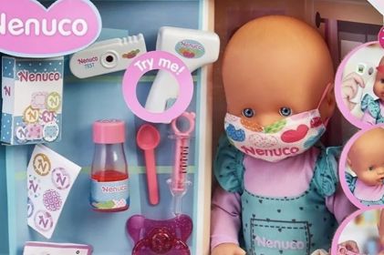 ‘Nenucovid’, muñeco se hace viral por incluir kit para enfrentar pandemia