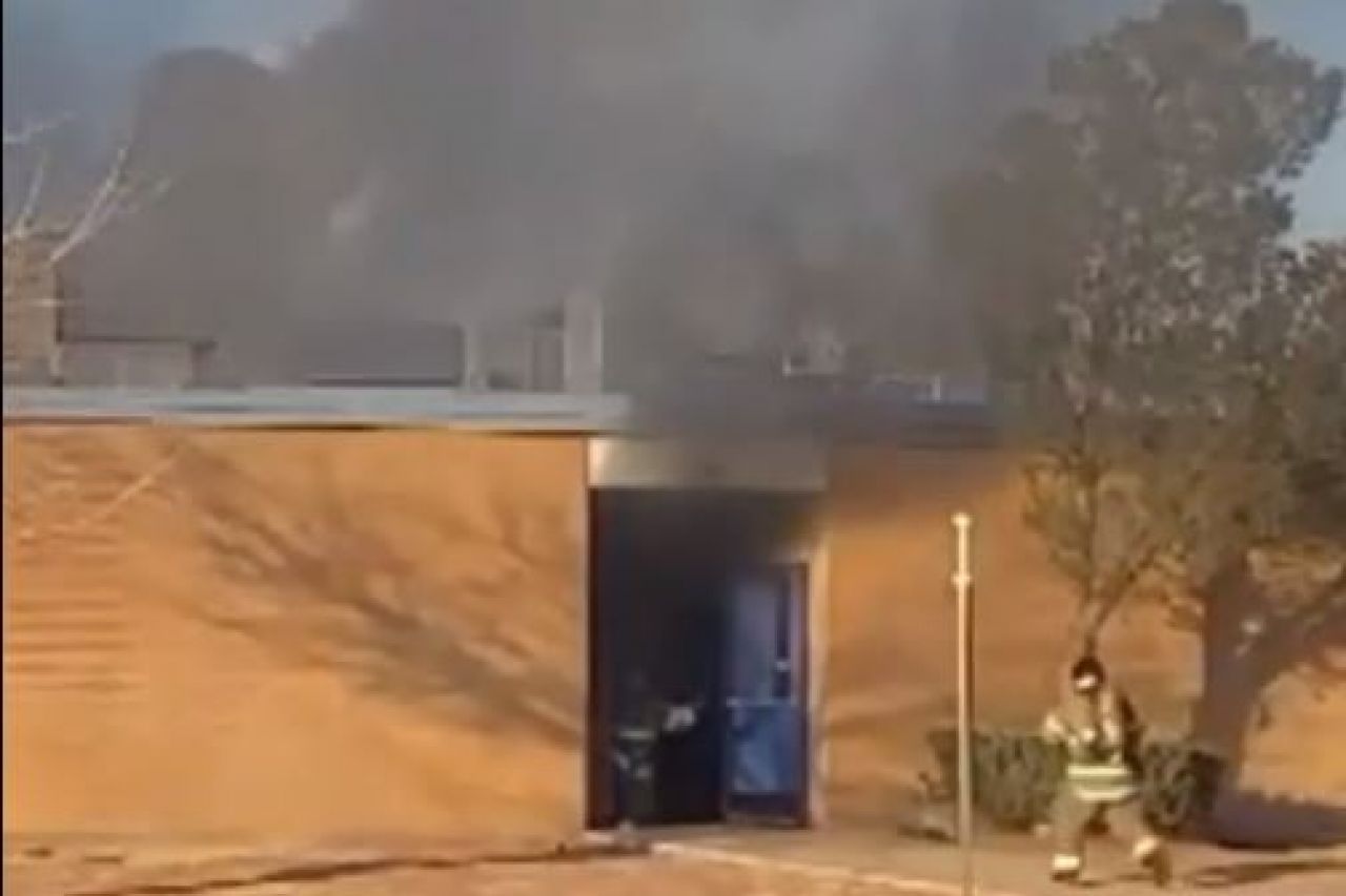 Video: Se incendia primaria Crosby en El Paso