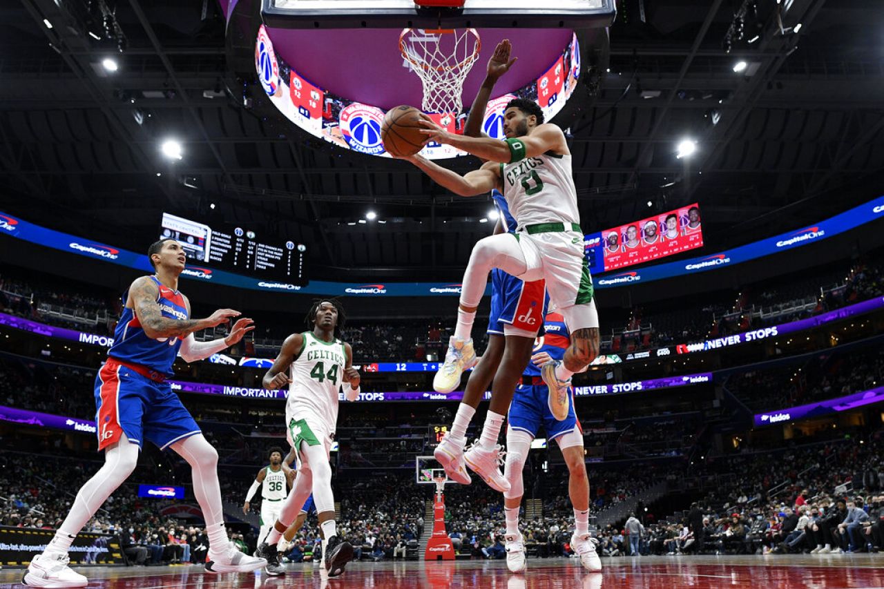 Celtics humillan a Wizards