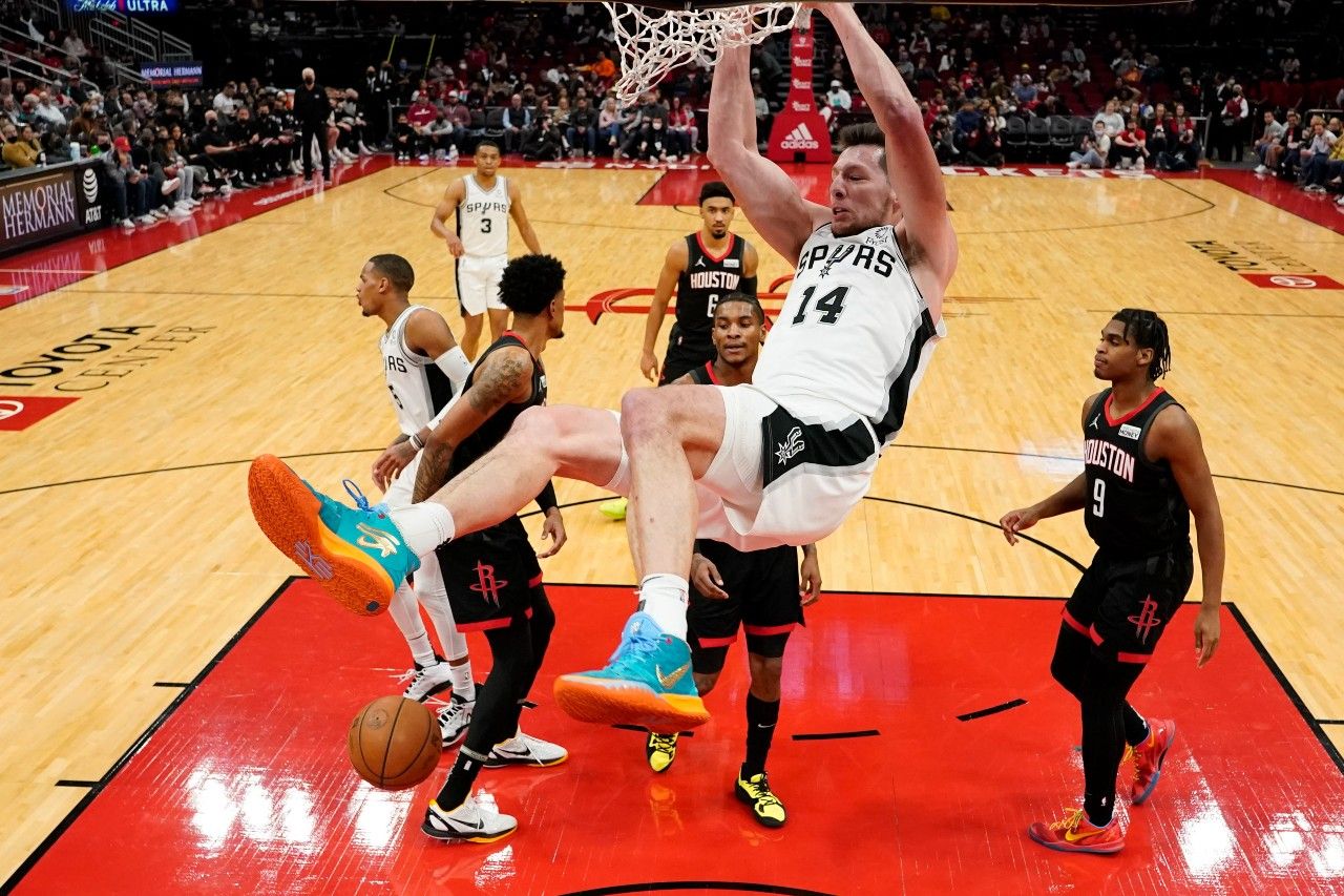 Derrota Spurs a Rockets con 30 puntos de diferencia