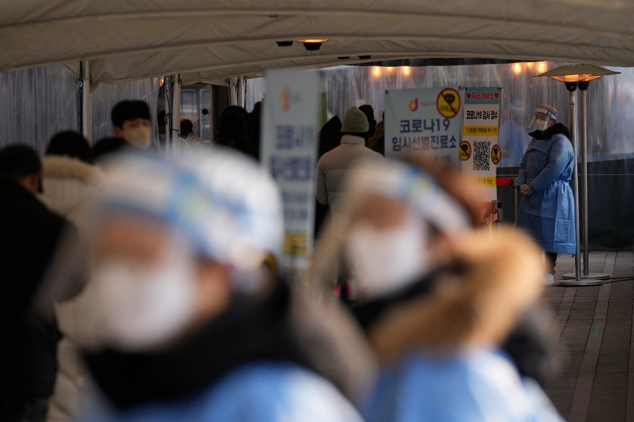 Aplica Corea del Sur nuevas medidas ante récord de contagios