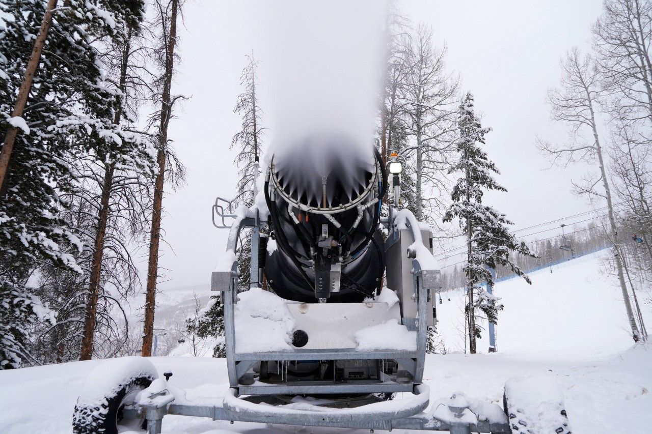 Busca industria de esquí en EU creación eficiente de nieve