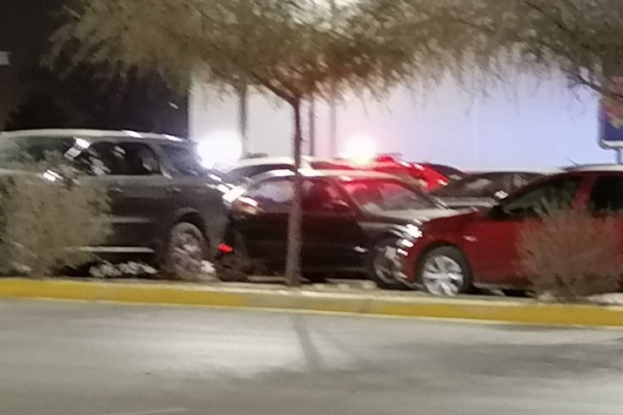 Balean a dos hombres en interior de camioneta