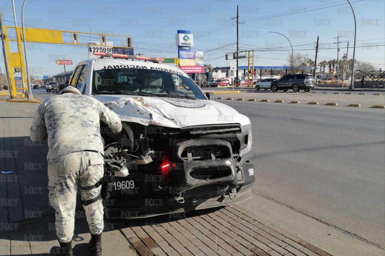 Da vuelta prohibida y choca patrulla de la Guardia Nacional