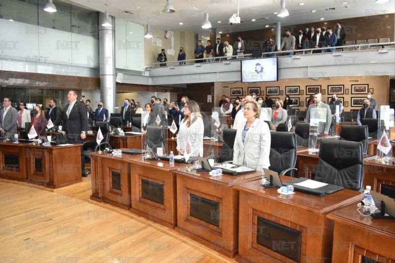 Guardan un minuto de silencio por muerte de Dayra González e Israel Beltrán