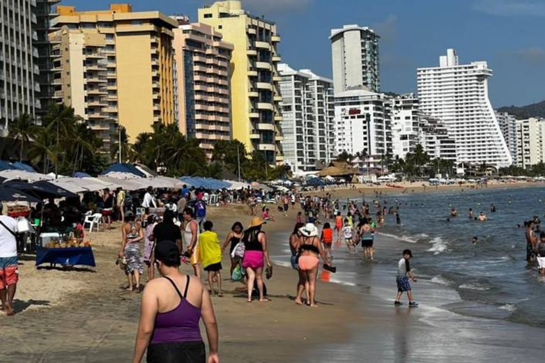 Balacera En Playa De Acapulco Deja 4 Muertos; Agresor Se Lanza Al Mar