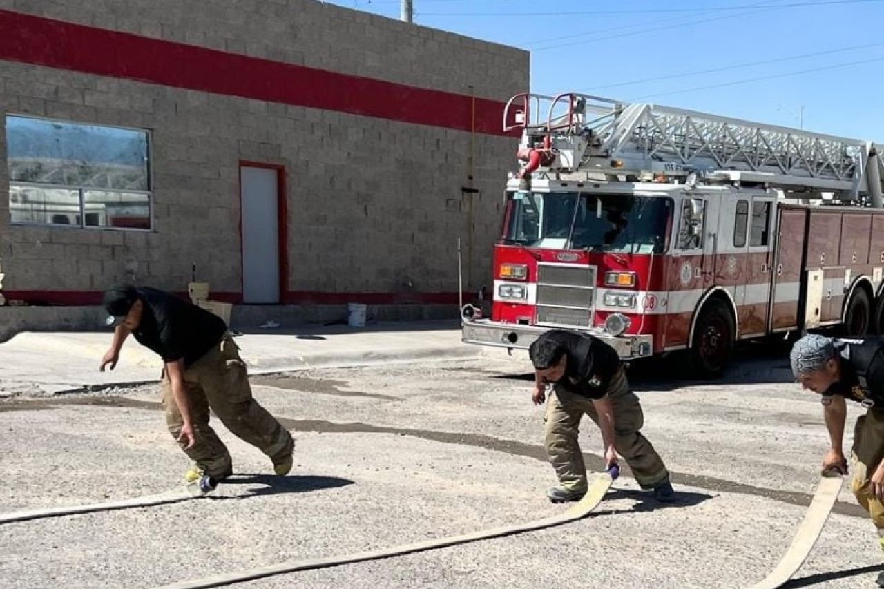 Capacitan a bomberos en el uso de equipos de emergencia