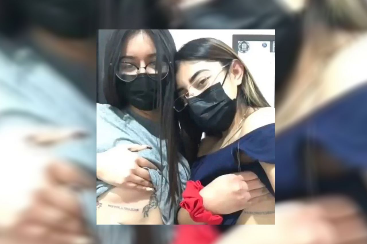 Video: Mejores amigas se tatúan la CURP de la otra