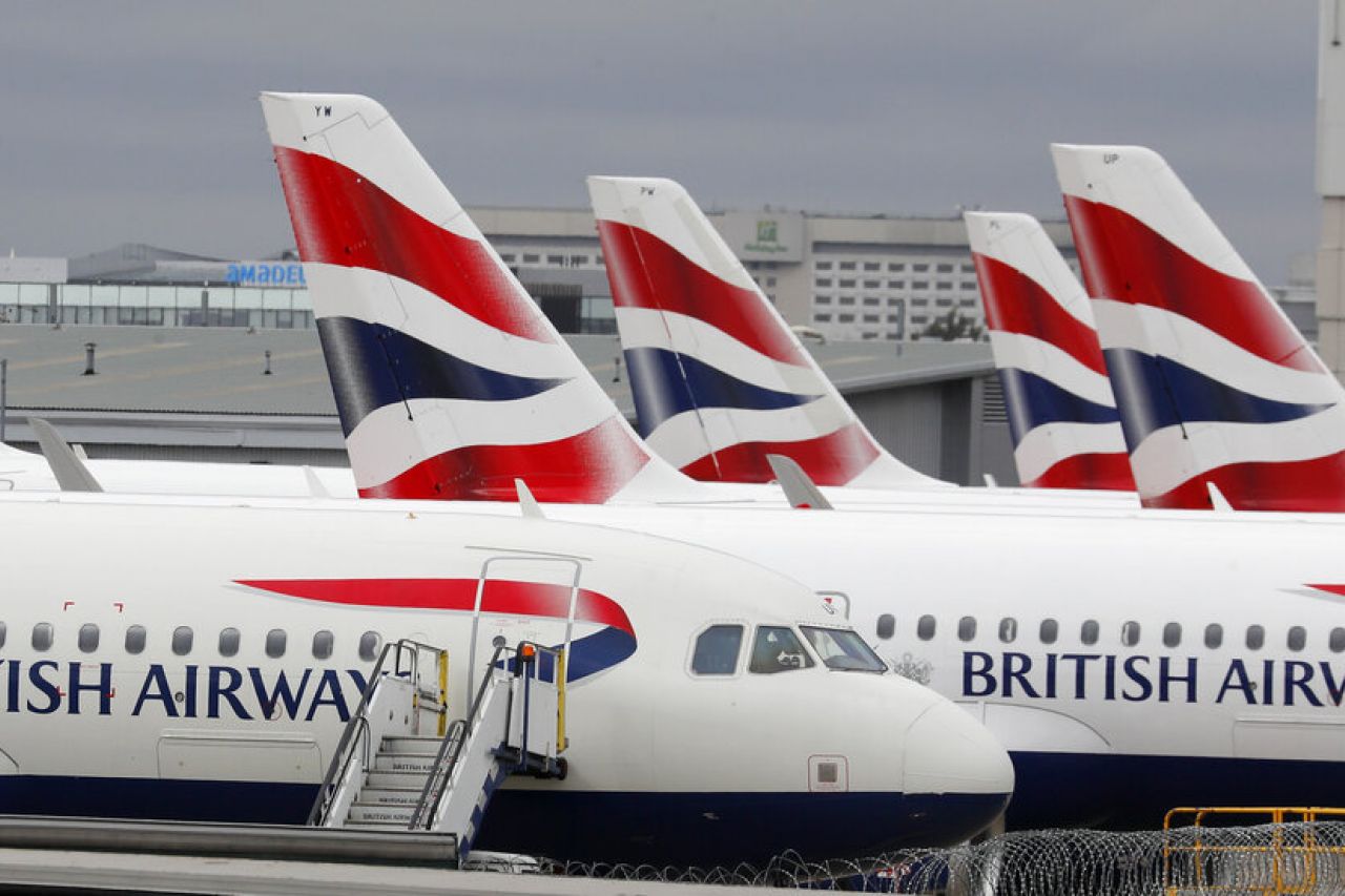 Huelga en Francia colapsa el tráfico aéreo europeo