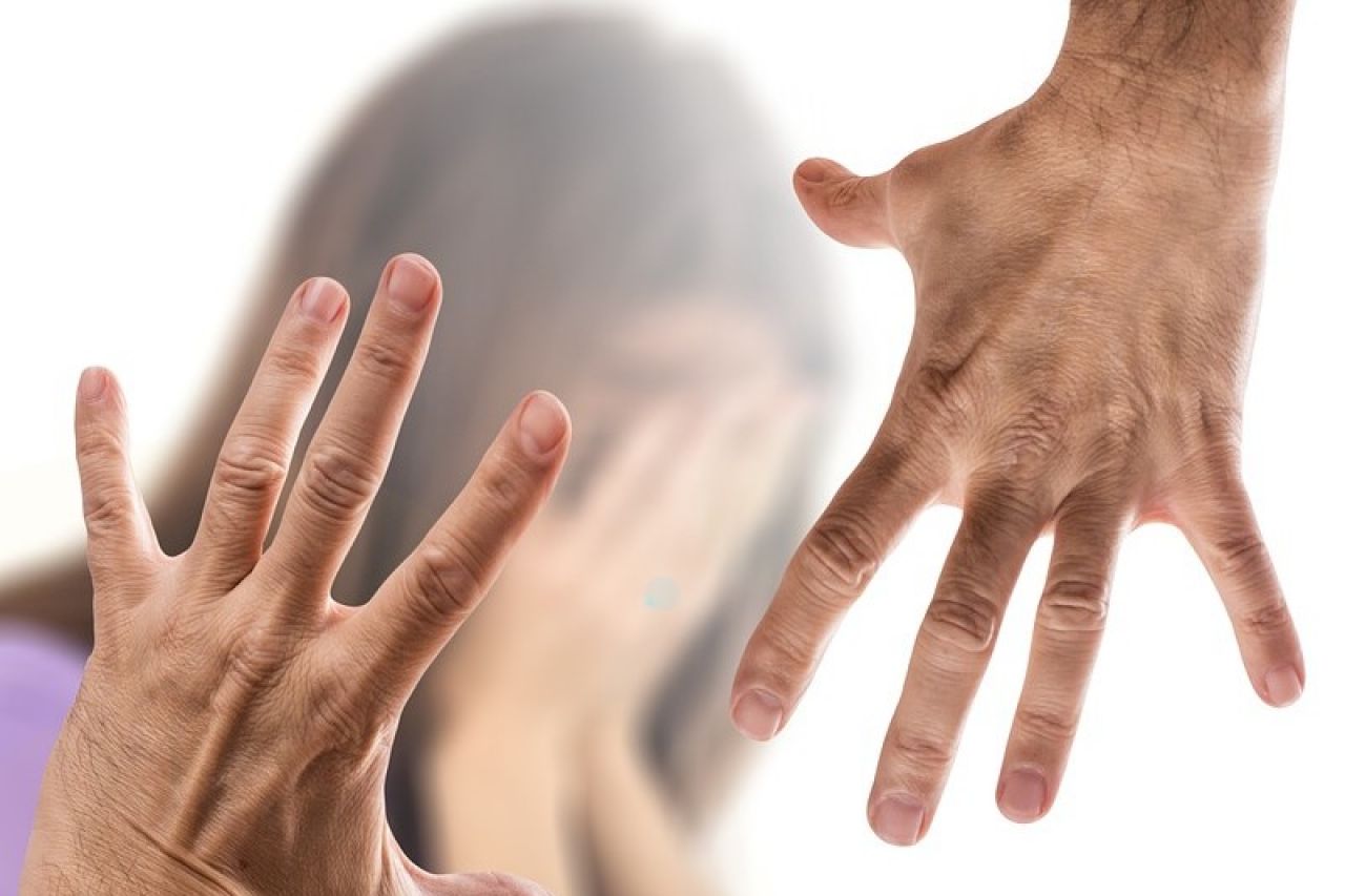 Reeducarán a hombres sobre violencia familiar contra mujeres