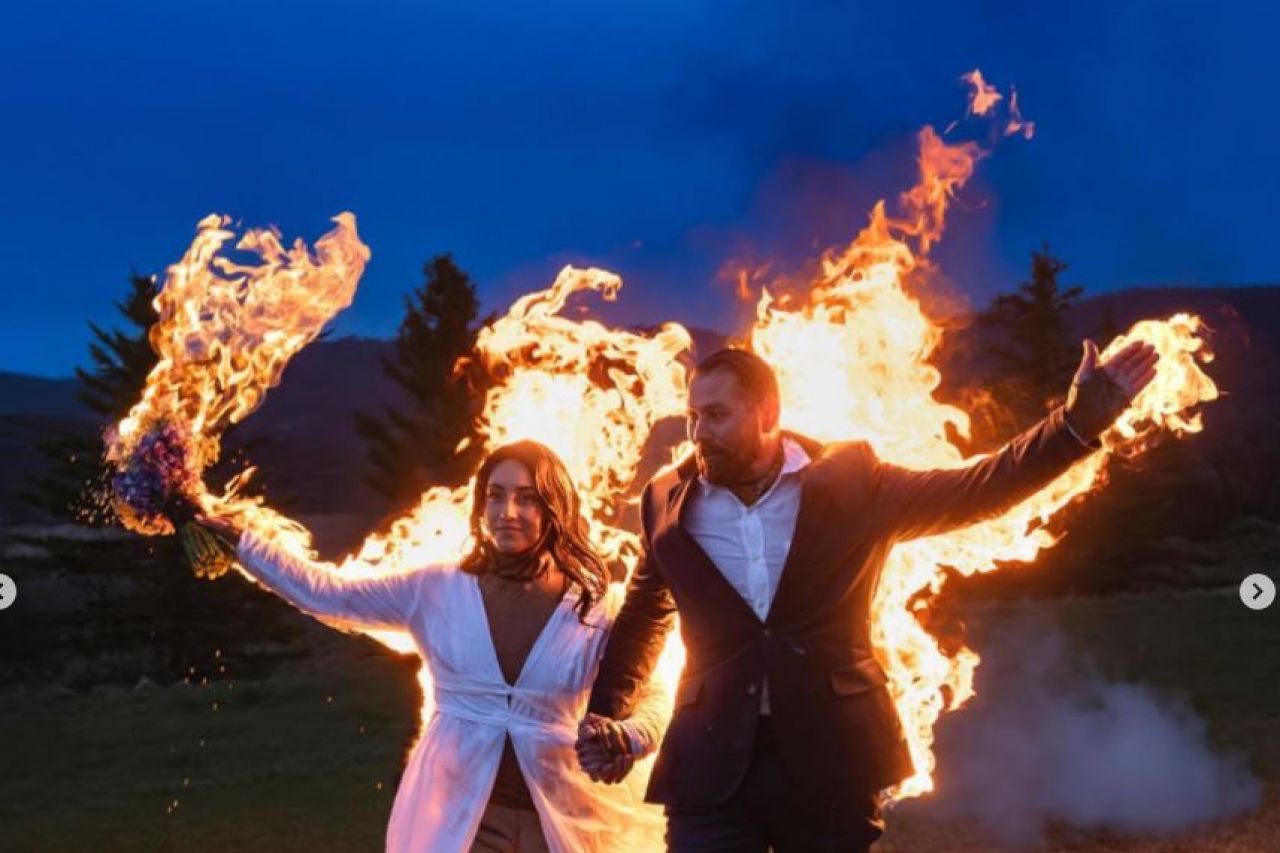 ¡Que ardientes! Novios se prenden fuego en plena boda