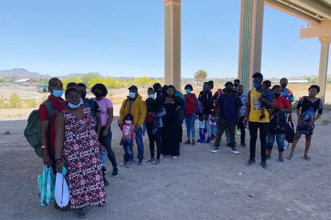 Procesan a más de 4 mil migrantes en El Paso