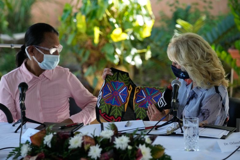 Visita Jill Biden albergue de personas con VIH en Panamá