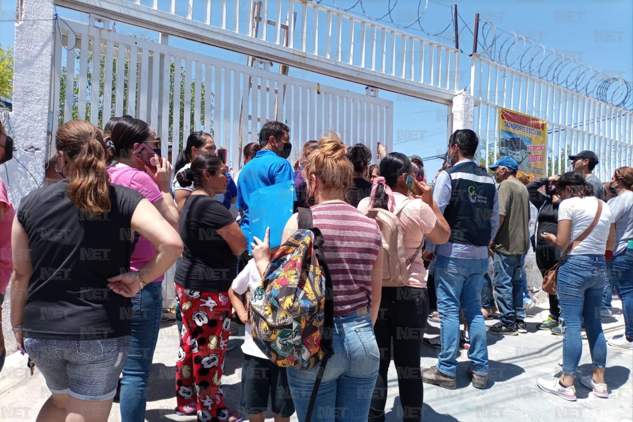 Por amenaza de balacera en escuela, padres van por sus hijos