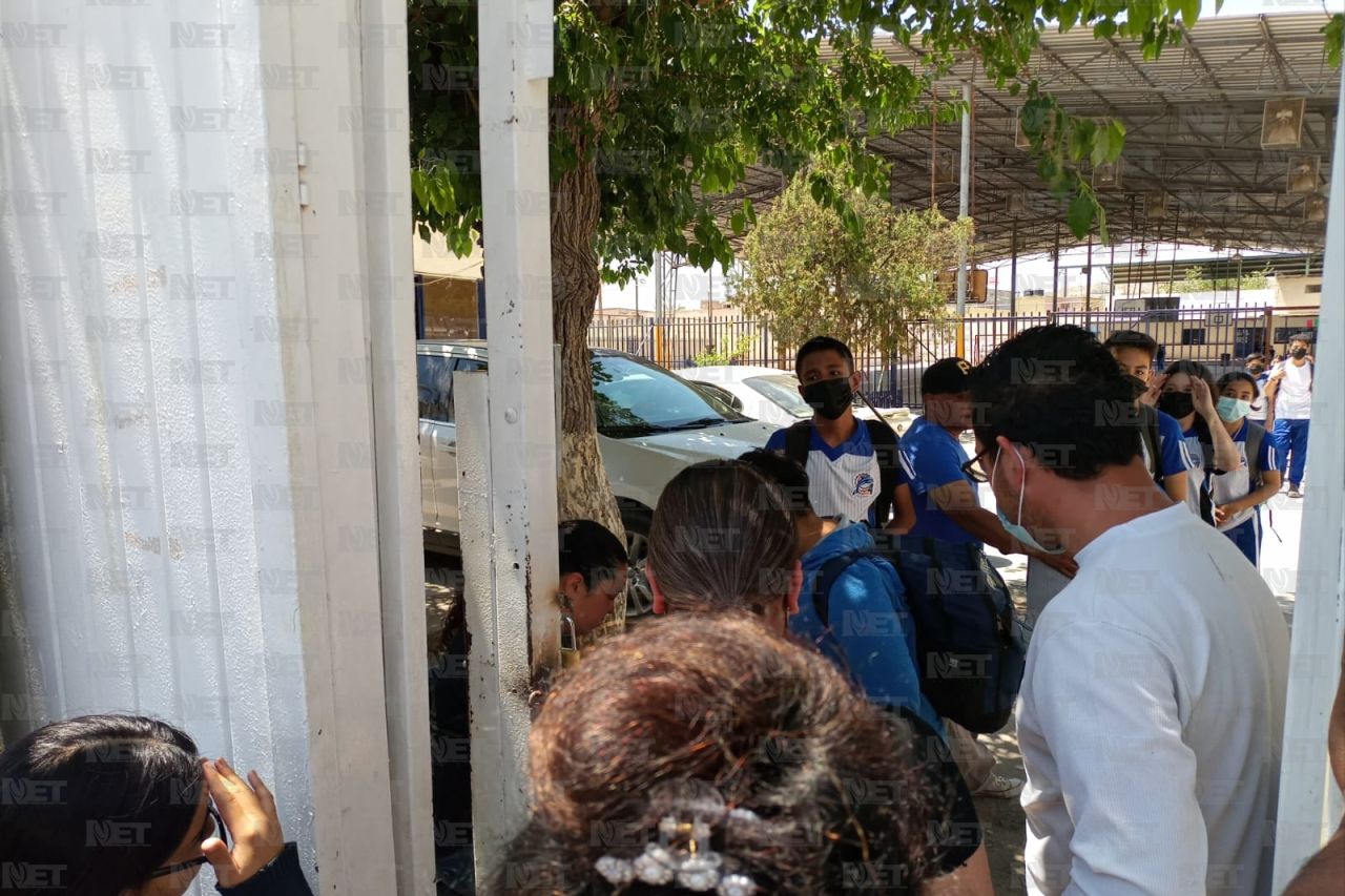 Por amenaza de balacera en escuela, padres van por sus hijos