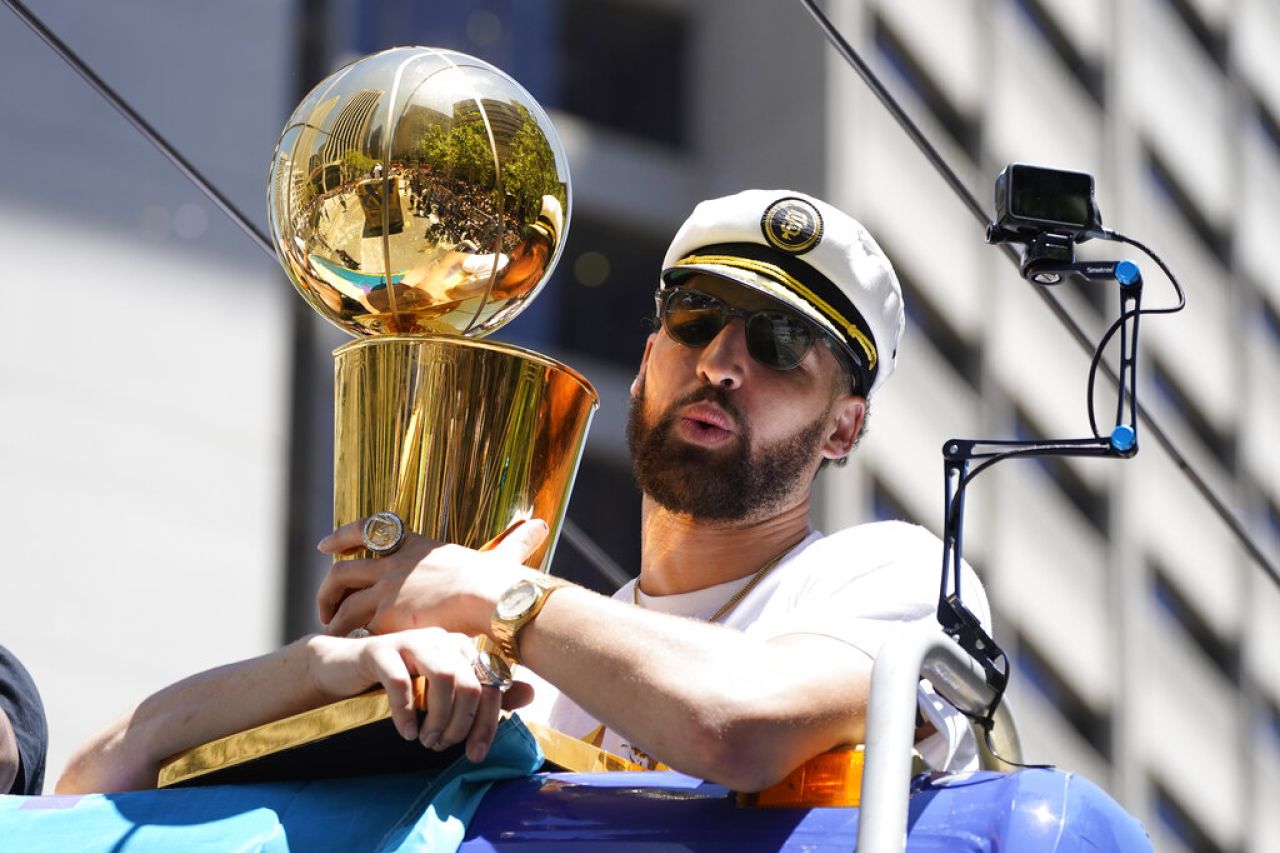 Warriors celebran su cuarto título en ocho temporadas