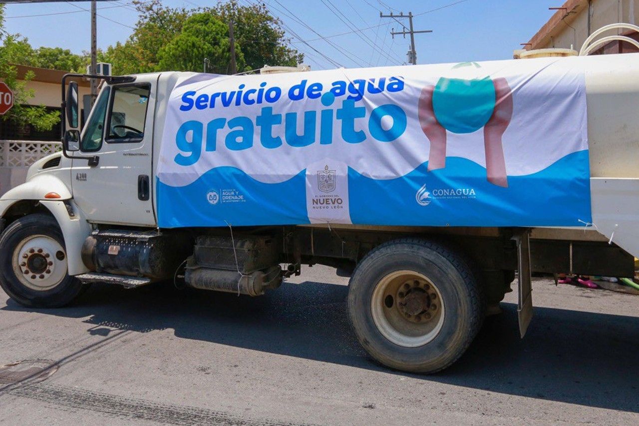 Irrumpen en entrega de agua y roban pipa en Monterrey