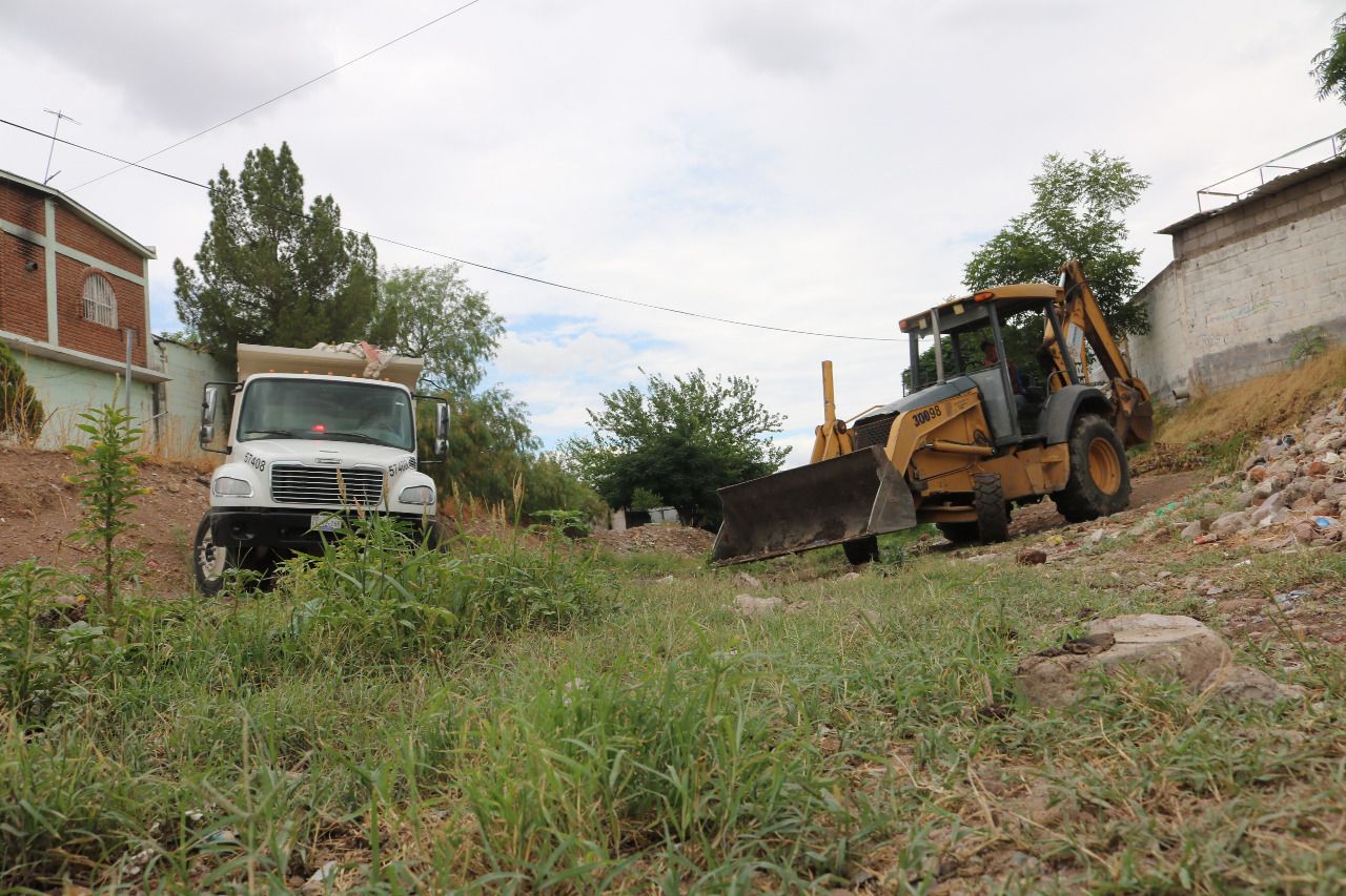 Retiran escombro y basura de arroyos en Chihuahua