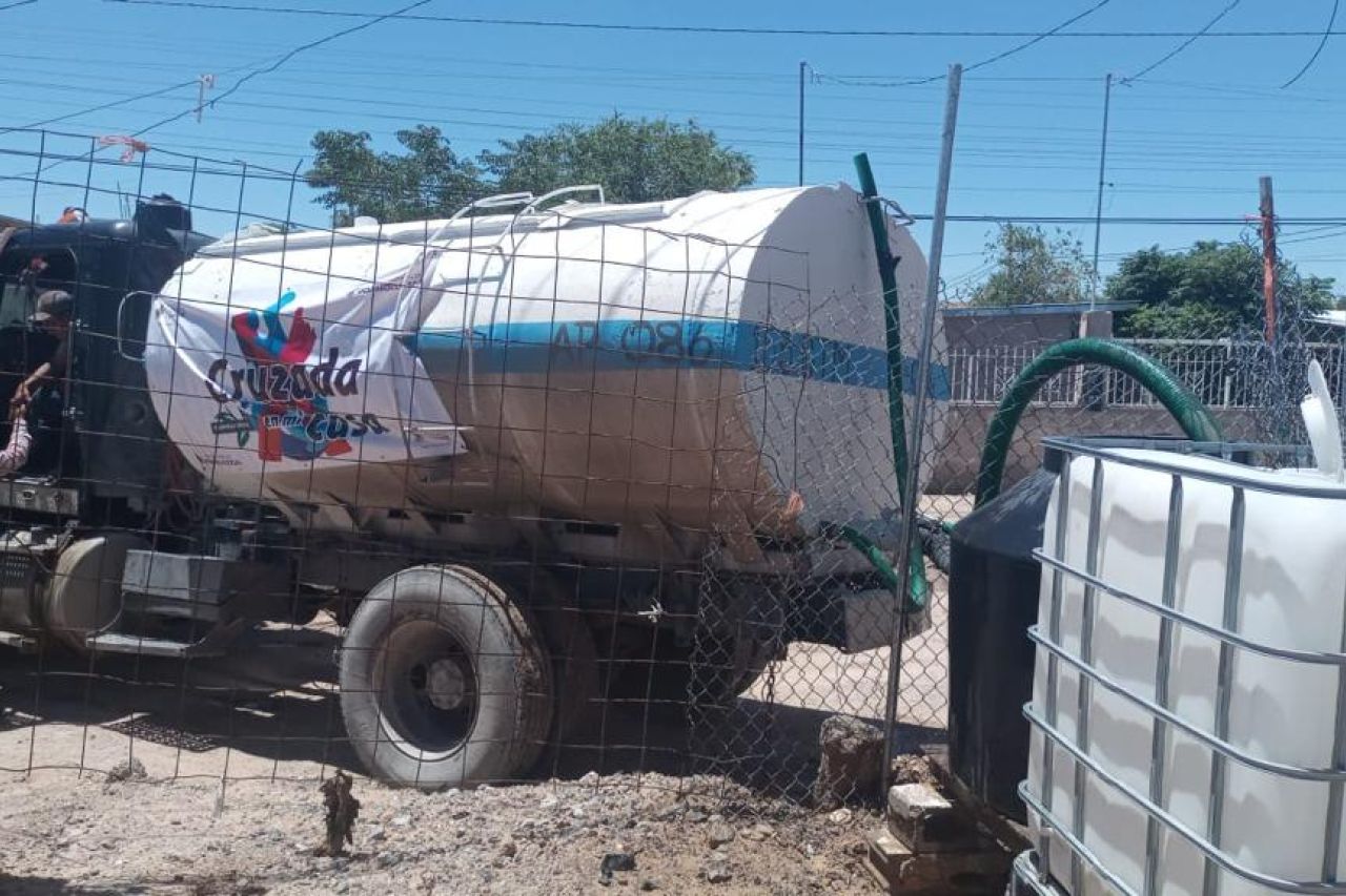 Se cumple una semana de entregas de agua para vecinos de los Kilómetros
