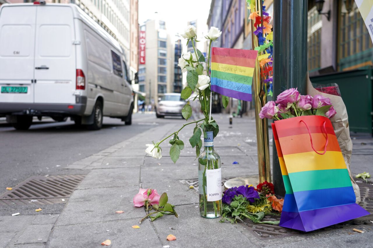 Temen que tiroteo en bar gay de Noruega sea terrorismo