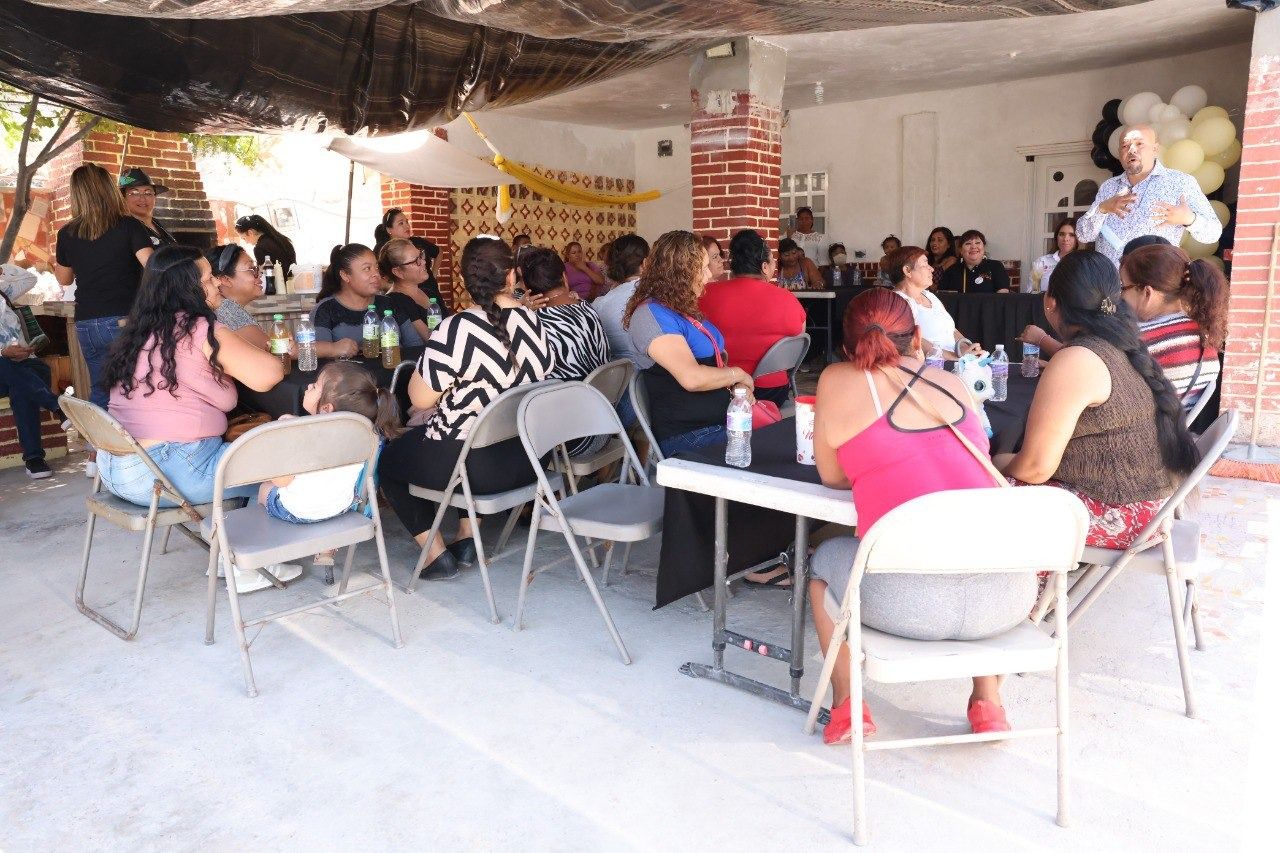 Entregan material para construcción a mujeres de Juárez