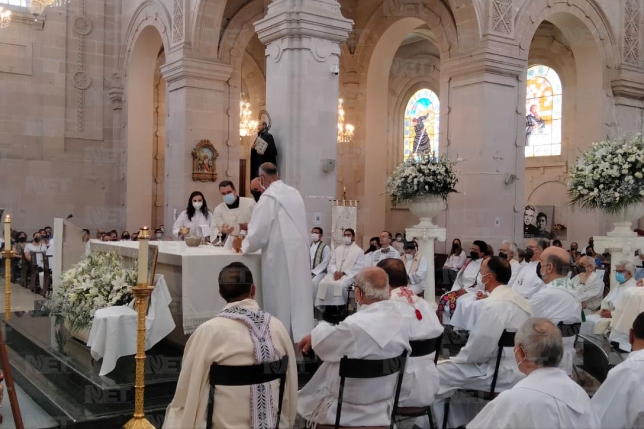 Realizan misa de cuerpo presente y exigen justicia para sacerdotes