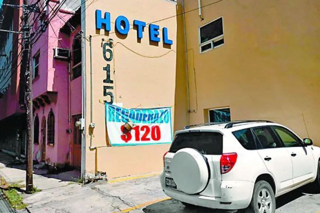 Por escasez de agua, motel de Monterrey cobra $120 por regaderazo