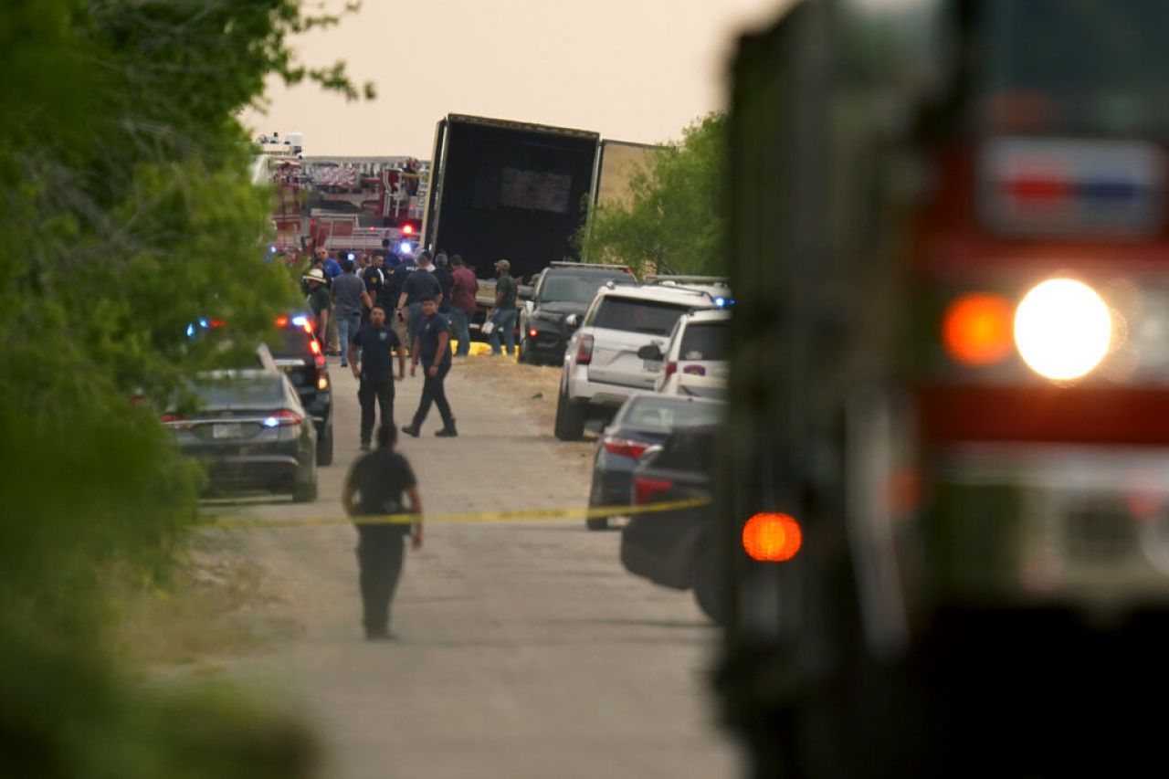 Suman 51 los migrantes muertos hallados en camión en Texas
