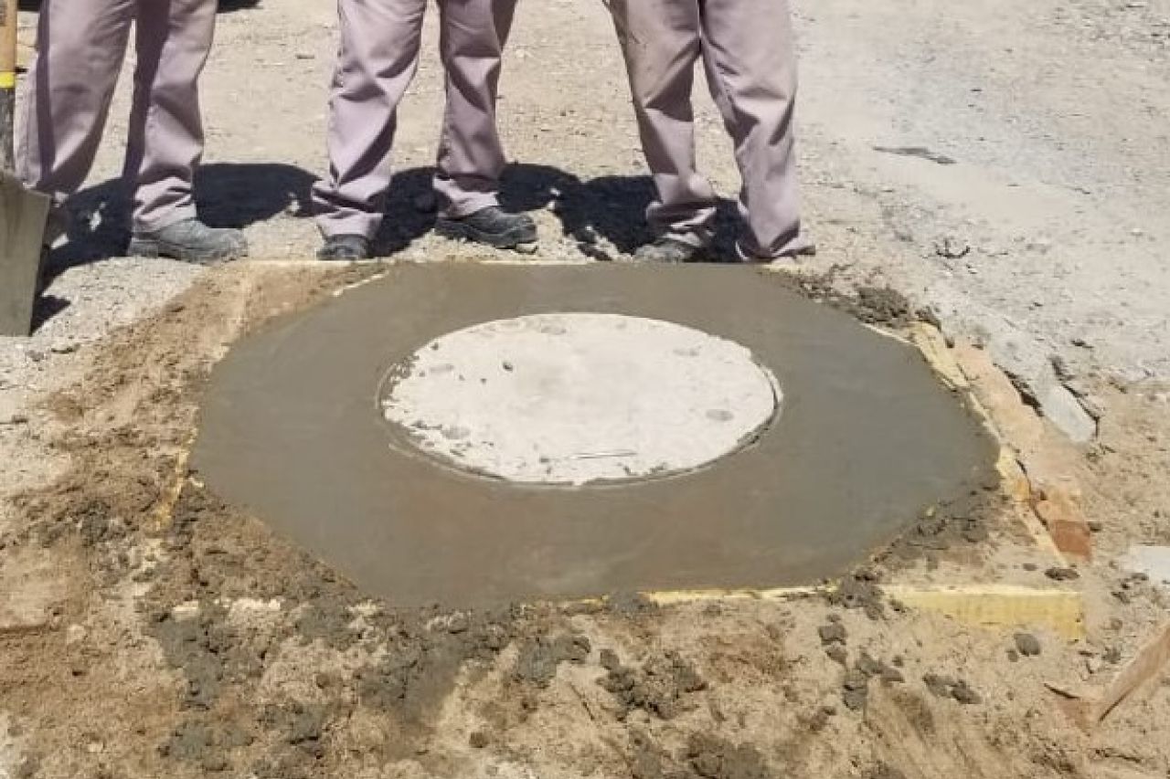 Instalan tapas de concreto en alcantarillas de Juárez