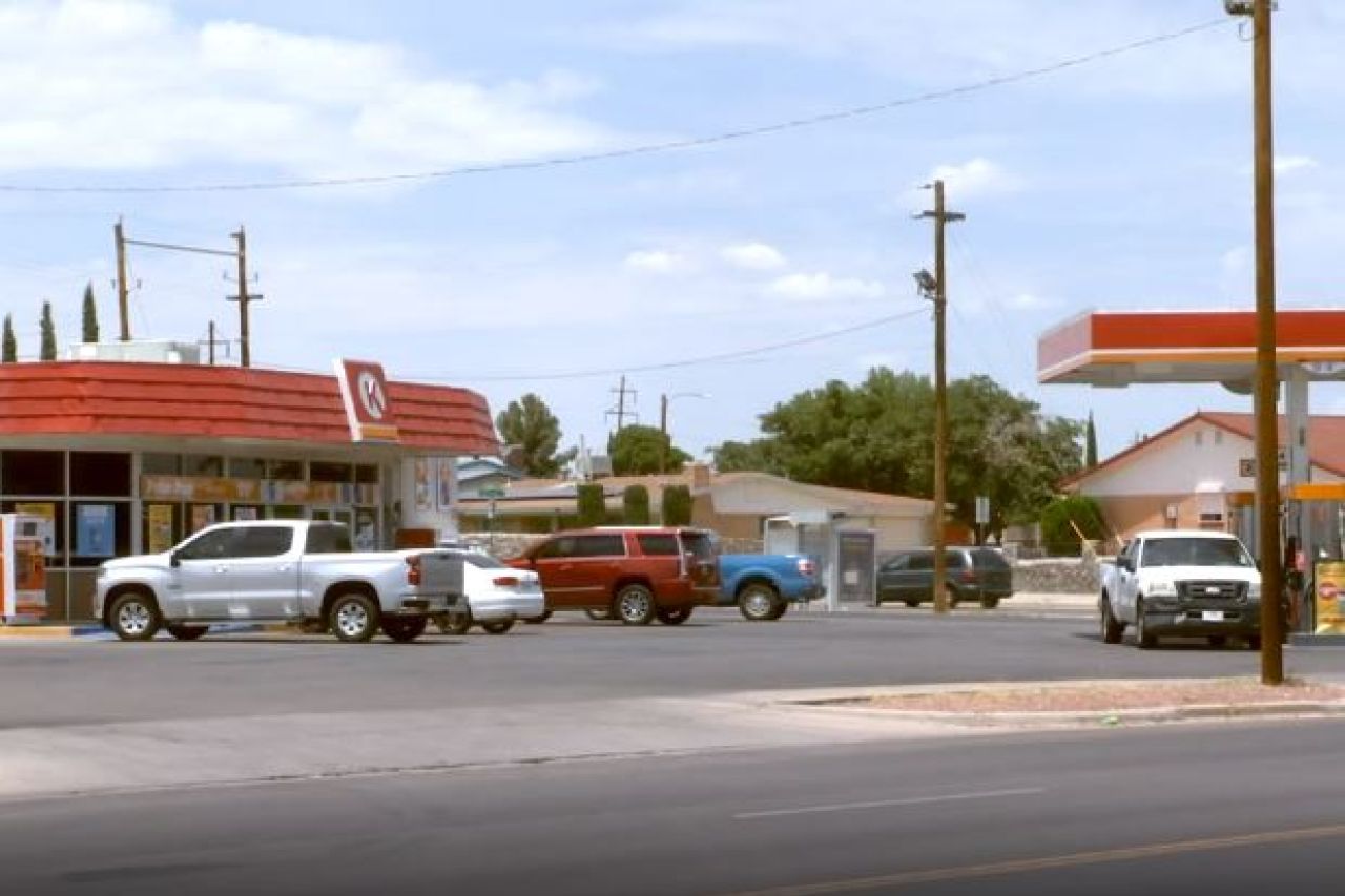 Pareja de El Paso asalta cuatro tiendas en 20 minutos