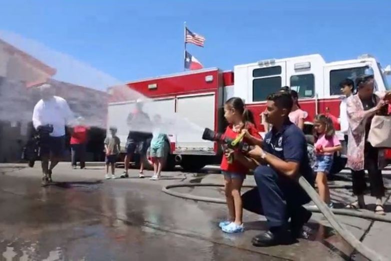 Invitan a ceremonias de mojado de unidades de bomberos de El Paso