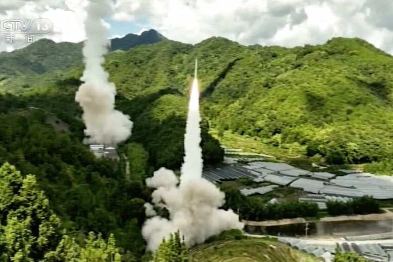 China realiza ejercicio militar con misiles cerca de Taiwán