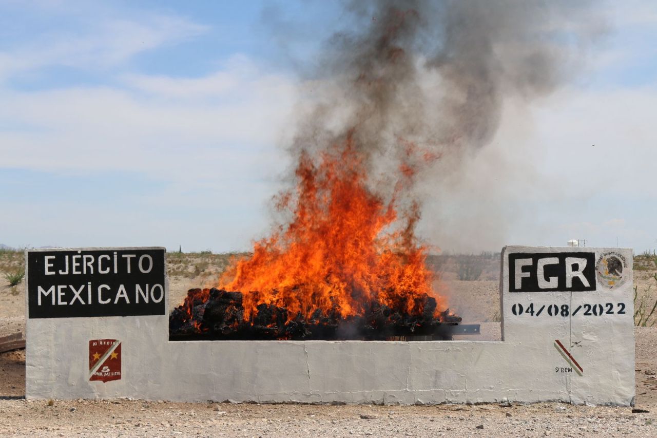 Incinera FGR más de tonelada y media de estupefacientes en Chihuahua
