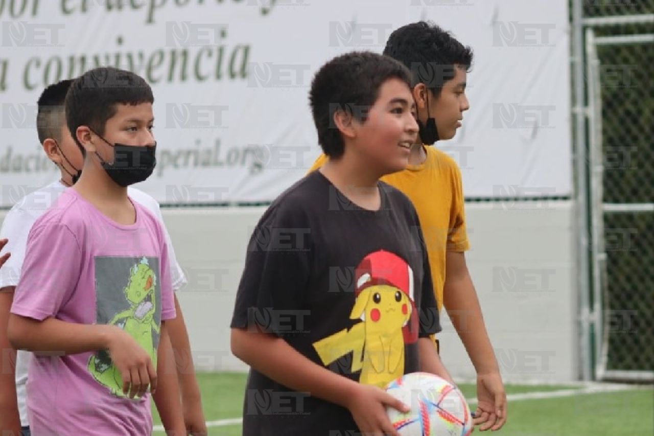 Entrega Fundación Grupo Imperial cancha de futbol a parroquia La Sagrada Familia