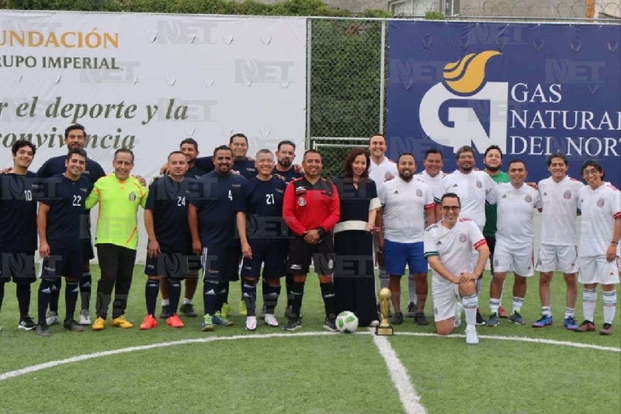 Entrega Fundación Grupo Imperial cancha de futbol a parroquia La Sagrada Familia
