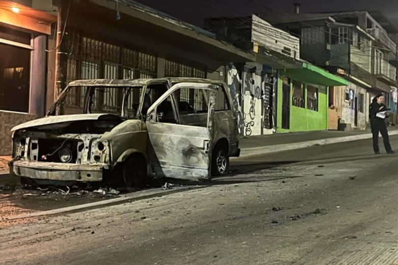 Van más de 40 vehículos incendiados en Baja California