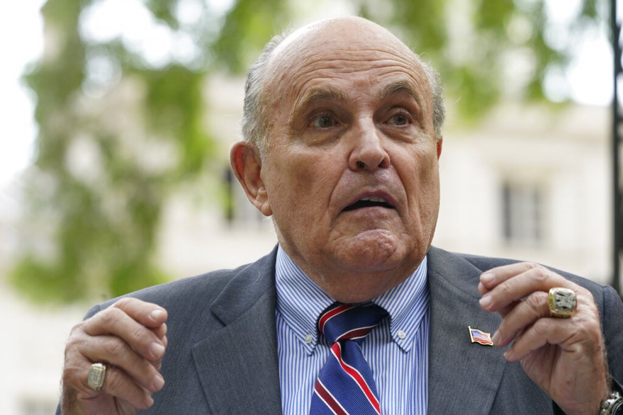 Rudy Giuliani comparece en corte de Nueva York