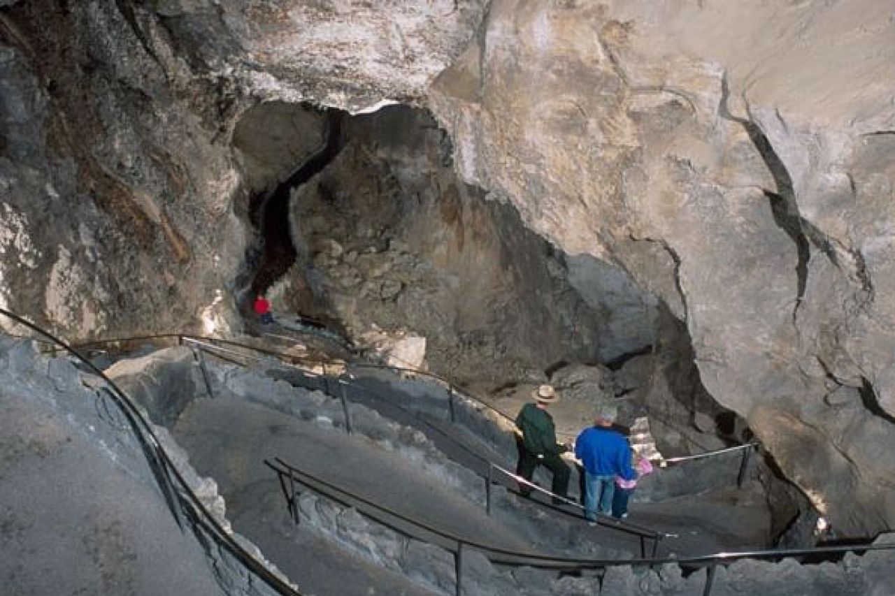 Quedan varados cientos de visitantes en las cavernas de Carlsbad, NM