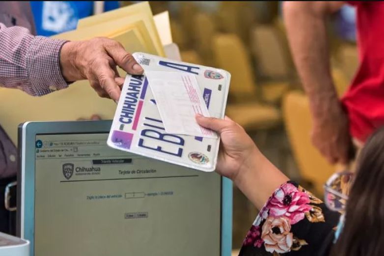 Siguen pendientes de plaqueo 15 mil vehículos regularizados por decreto