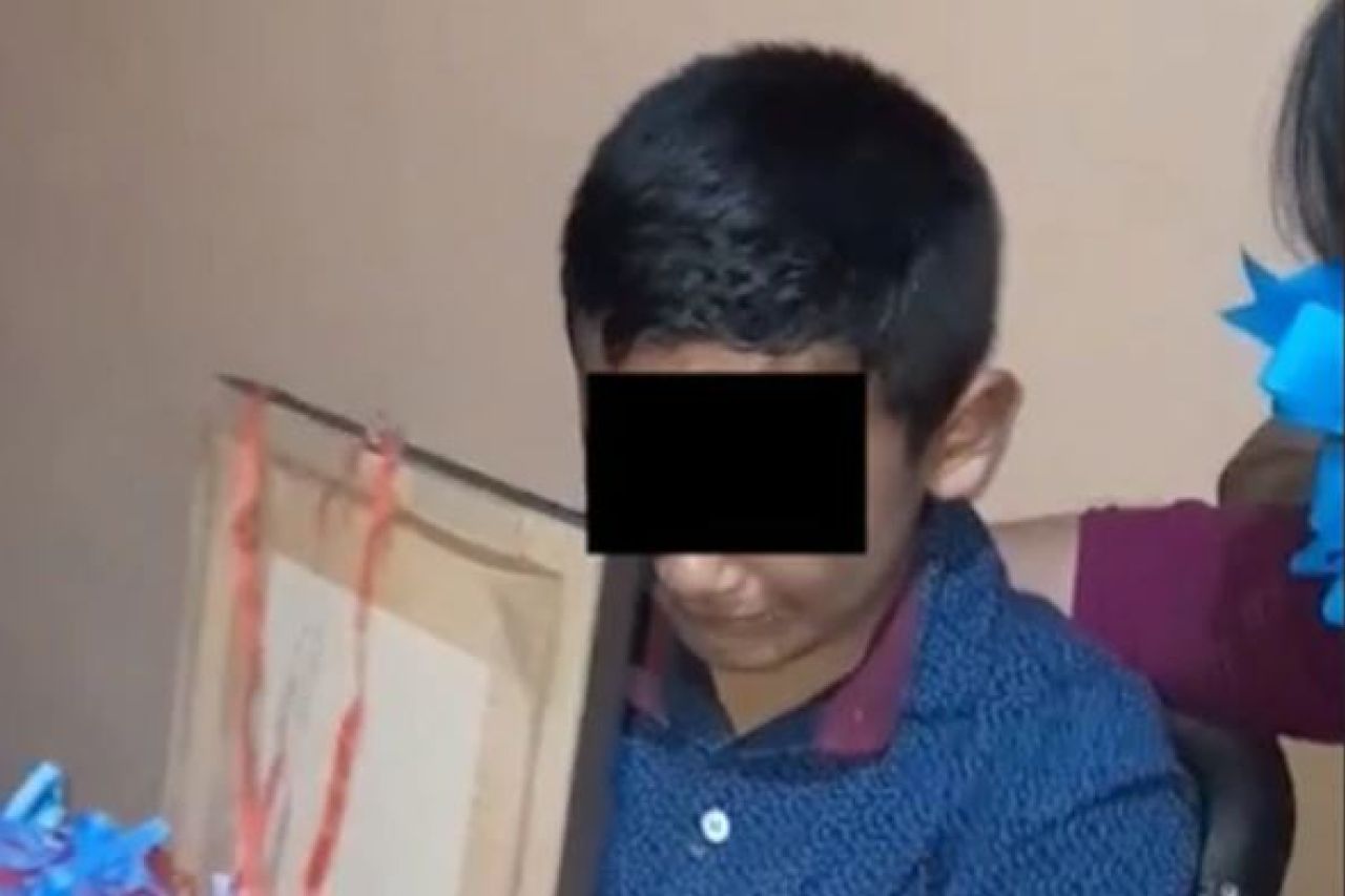 Video: Niño llora al recibir de regalo la foto de su abuelito fallecido