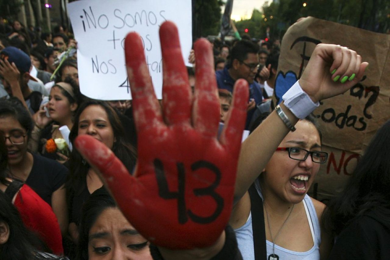 Exige AMLO pruebas para investigar a militares por caso Ayotzinapa