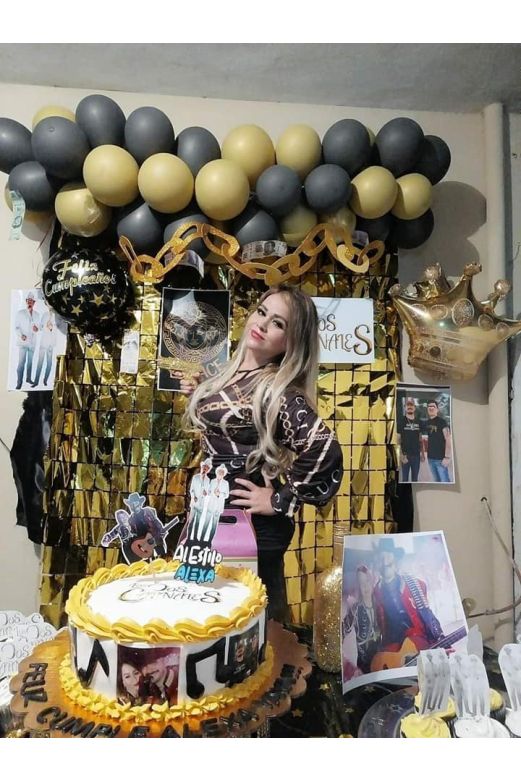 Mujer sorprende al festejar su cumpleaños con temática de Los Dos Carnales  - La Mejor