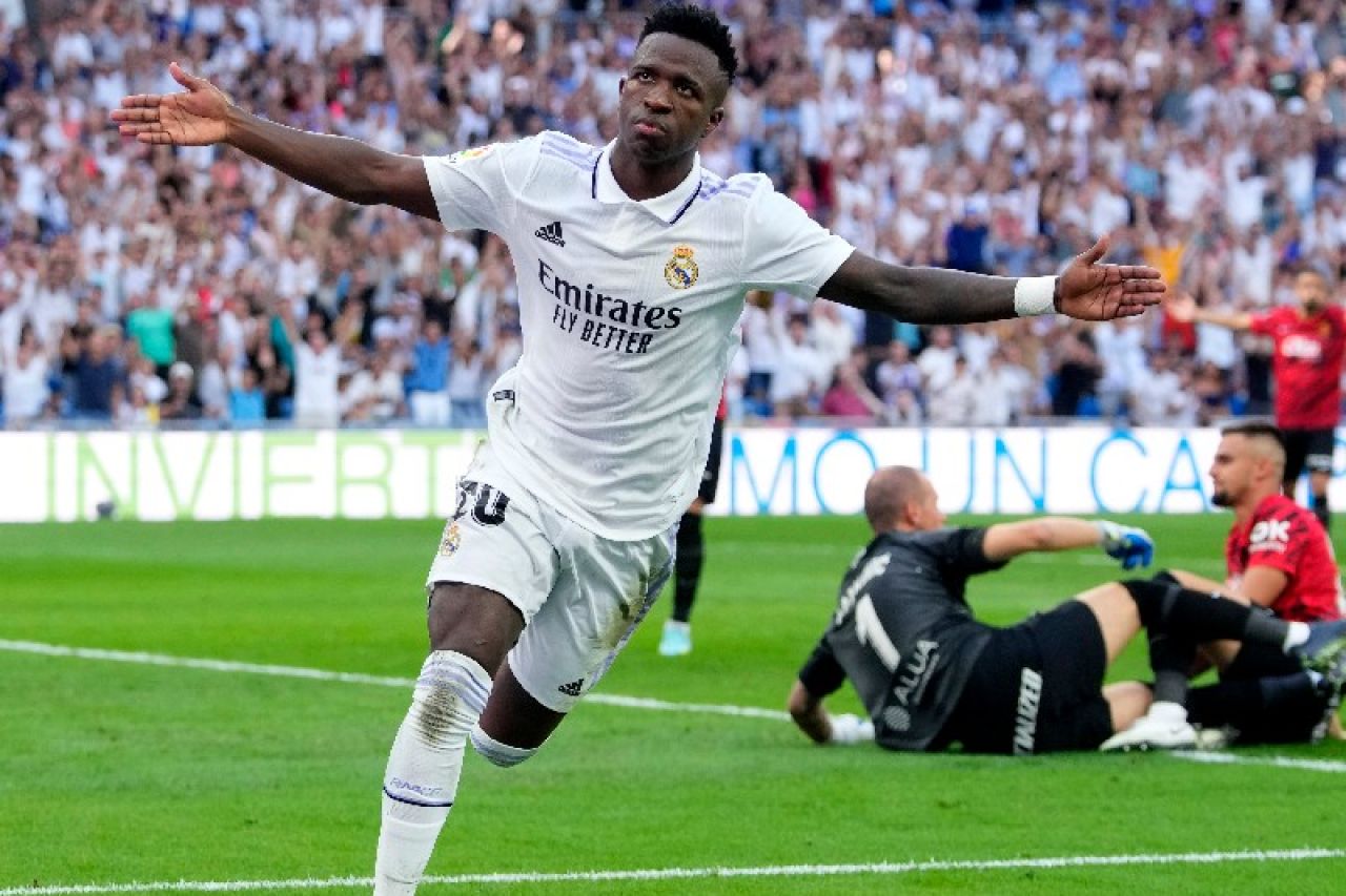 Vinicius y Rodrygo mantienen al Real Madrid con paso perfecto