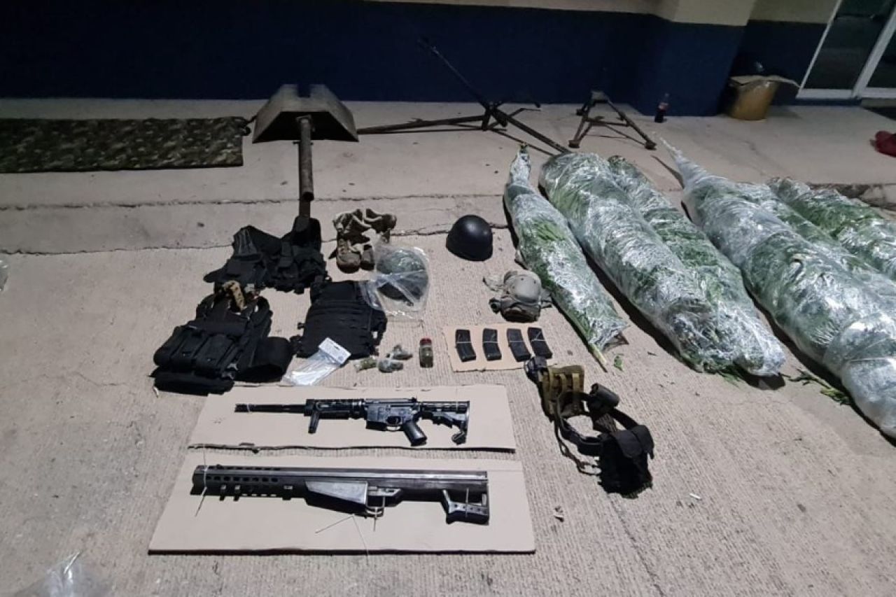 Hallan piezas de blindaje, armas y droga en Cuauhtémoc