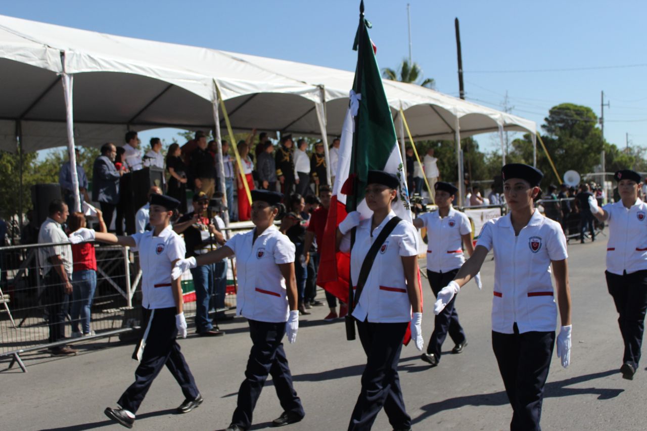 Inicia desfile cívico militar del 16 de septiembre