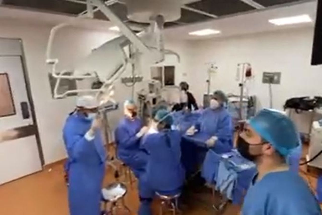Sismo sorprende a médicos del IMSS mientras operaban a bebé
