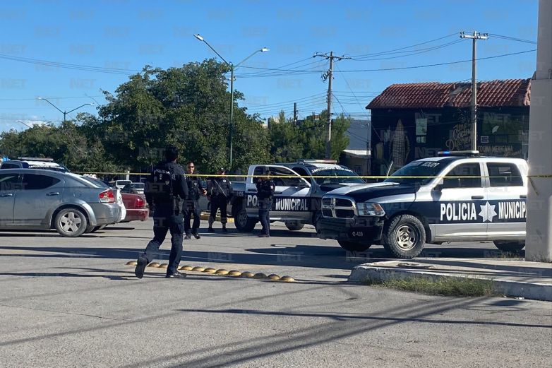 Ultiman a dos a bordo de camioneta en Pradera Dorada 